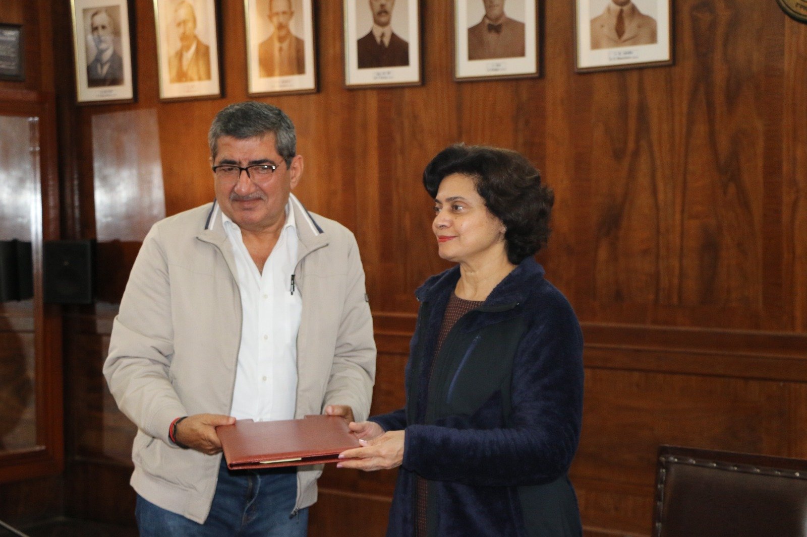 Sanjay Tandon receiving the License Agreement from Dr. Renu Singh, Director, Forest Research Institute, Dehradun, 9 December 2024